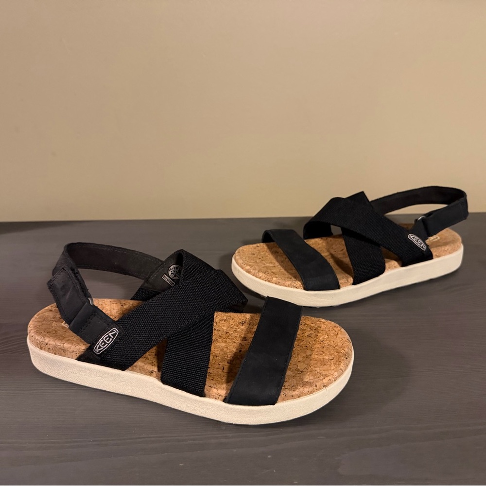 Keen Black Cork-Trim Crisscross Sandals - Picture 2 of 9